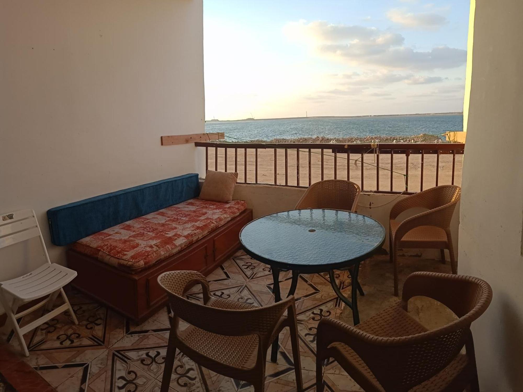 Furnished Apartment - Beach View "Nearest Beach 2 Minutes Walking" - Free Wifi- Abo Keer - Alexandria - Egypt Abu Qir Luaran gambar